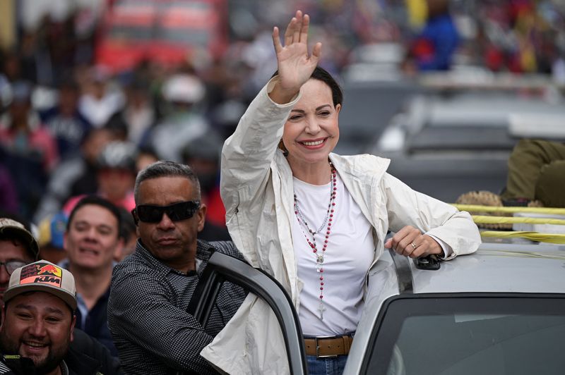 Trump says he will meet with Venezuela’s Machado next week