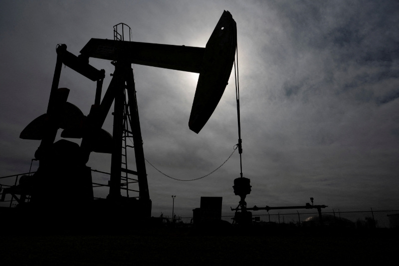 Oil falls over 2% as Trump says he holds off scheduled attack on Iran