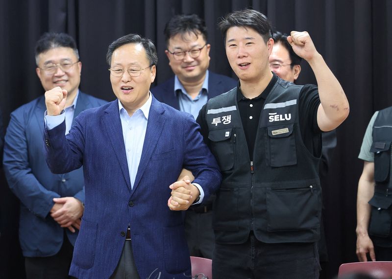 Samsung shares soar as strike averted, but bonuses of $416,000 for some stoke concern