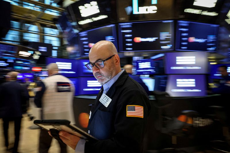 Wall St turns modestly higher as investors bet on Mideast peace hopes, while oil prices dip