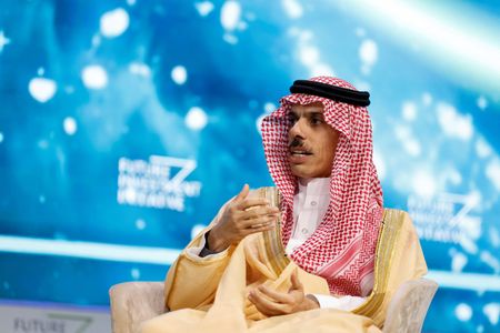 Top Saudi diplomat to visit Lebanon for first time in 15 years
