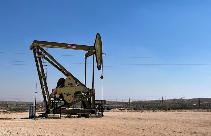 Oil holds near 1-week high on supply concerns, sanctions on Russia eyed