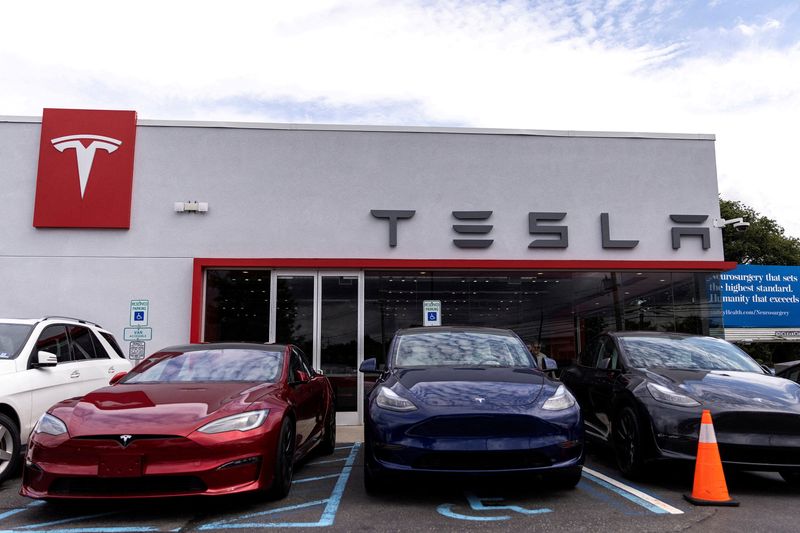 Exclusive-Tesla cited by U.S. regulators over worker's death