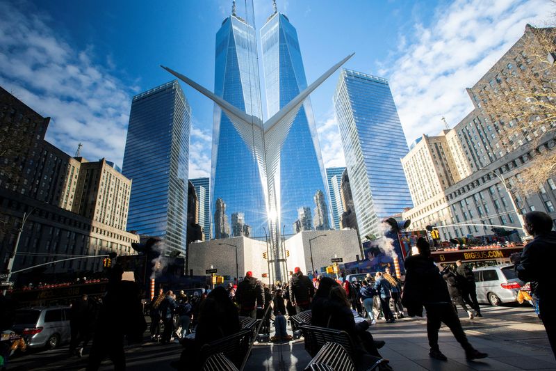 US business activity stalling, consumers' inflation expectations surge