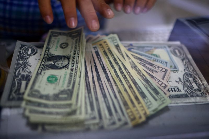 Dollar recoups losses on renewed tariff worries