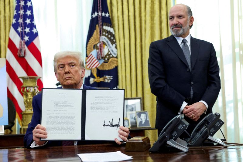 Trump signs healthcare price transparency executive order