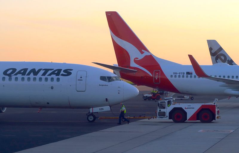 Australia's Qantas announces first dividend in over 5 years, profit rises