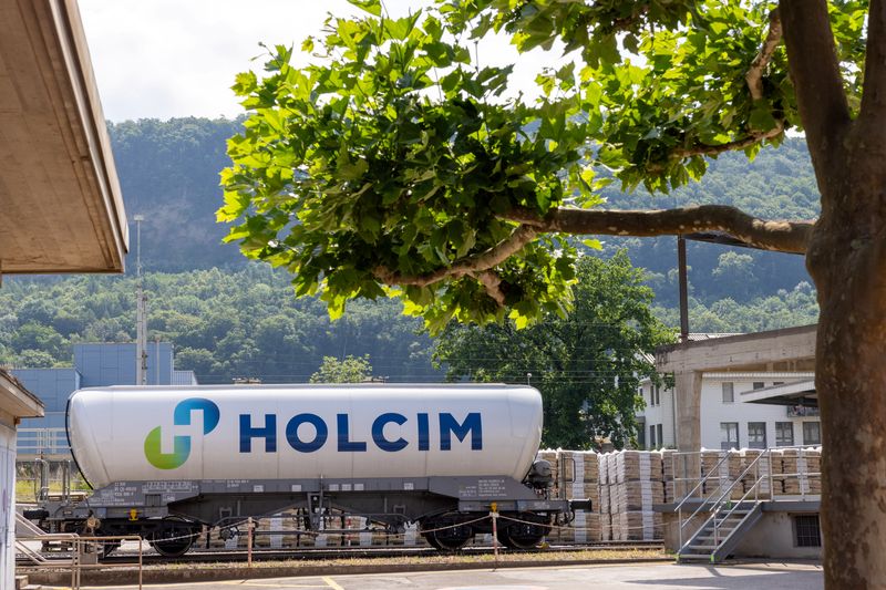 Cement maker Holcim beats earnings forecasts in fourth quarter
