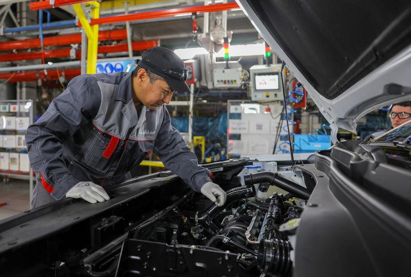 Russian factory activity growth slows as demand stagnates, PMI shows
