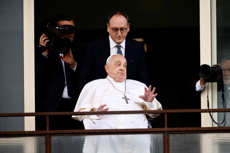 Pope Francis leaves hospital after making first public appearance in five weeks