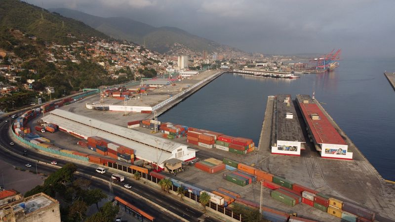 Trump to impose 25% tariff on countries that buy oil, gas from Venezuela