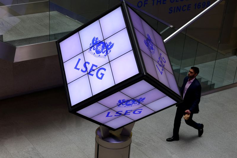 Energy, homebuilders boost UK's FTSE 100 ahead of budget update