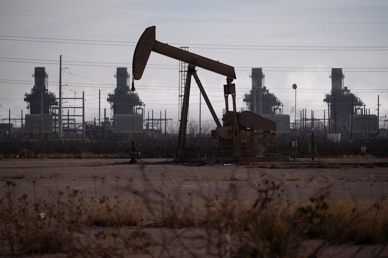 US oil, gas activity rose in first quarter, but energy execs wary of tariffs, Dallas Fed says