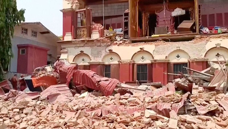 In disaster-stricken Myanmar, a desperate bid to rescue survivors with bare hands