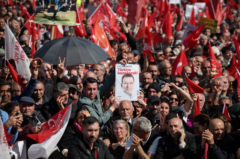 Large crowds rally in Istanbul over jailing of city's mayor