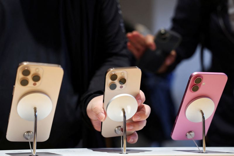 Shipments of foreign-branded phones in China up 9.2% y/y in February, says CAICT-Reuters