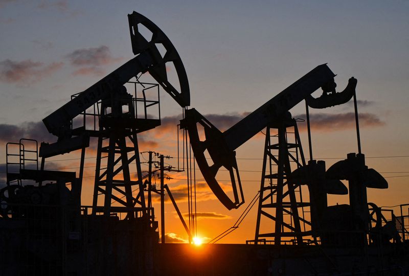 Oil steadies near $75 as market weighs tariffs, sanctions