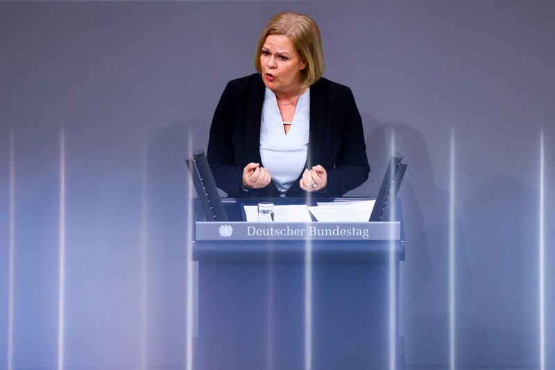 Germany's outgoing government claims success over irregular immigration