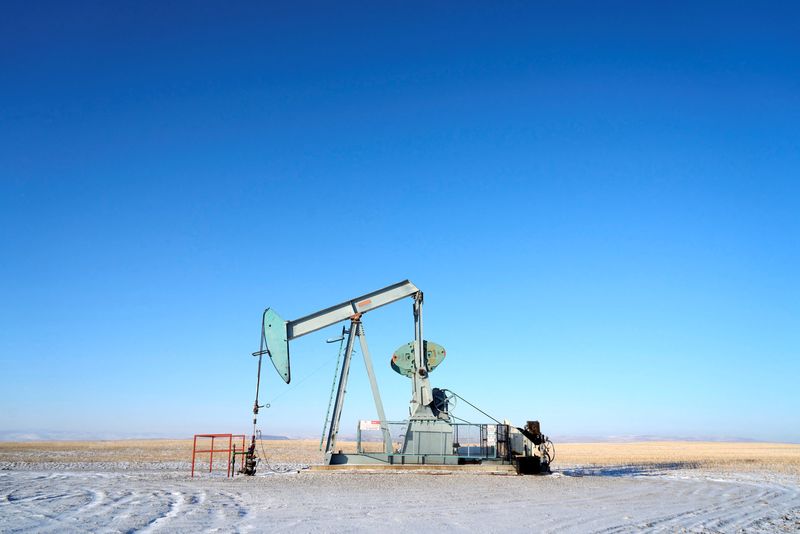 Oil steadies as market awaits fresh US tariffs