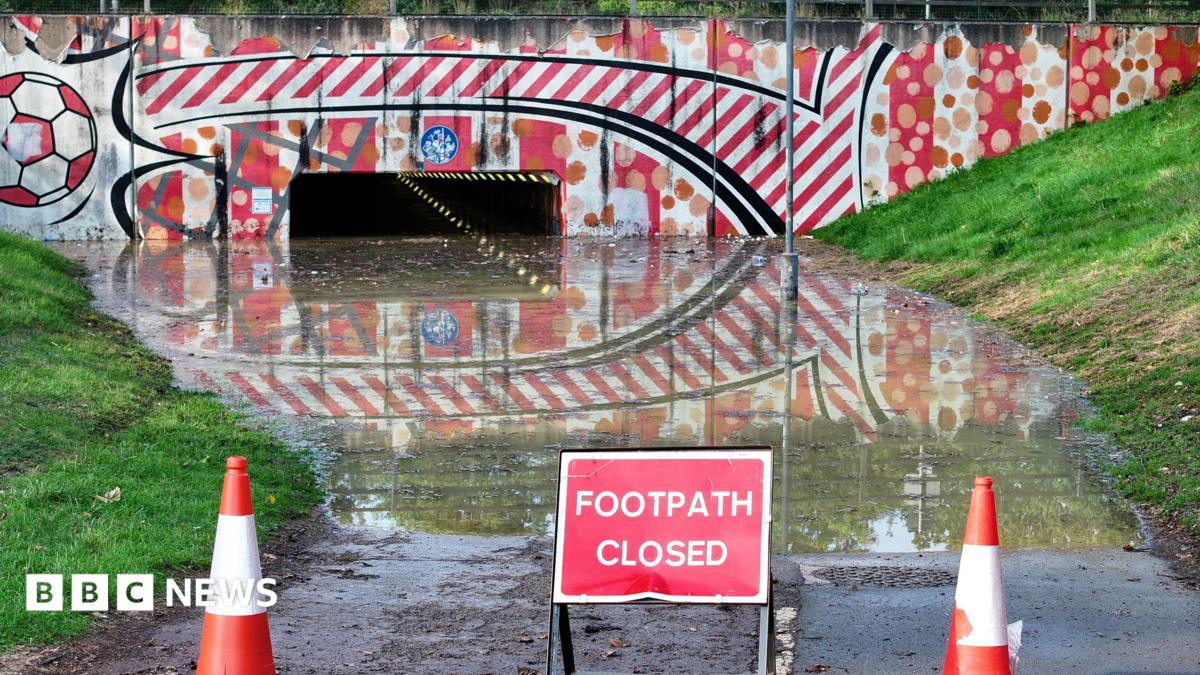 Thousands without water and roads closed after burst pipe