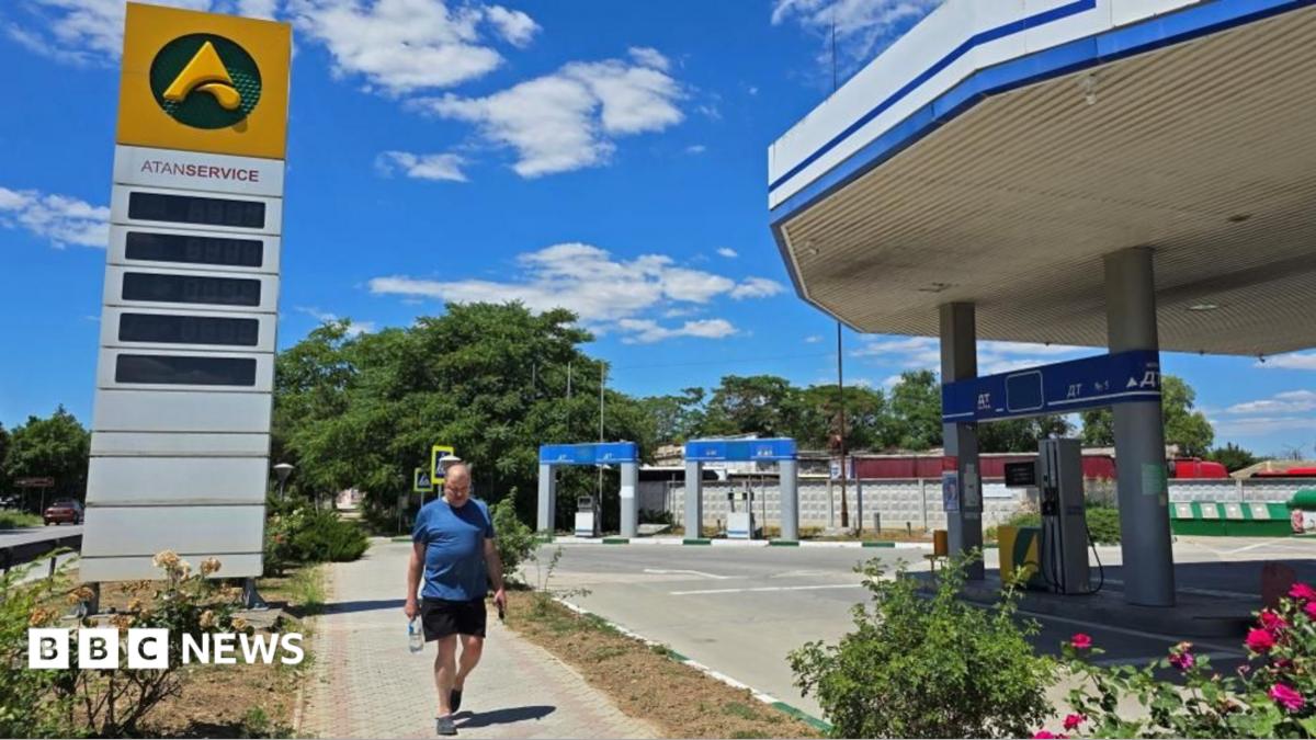 No fuel for sale as Ukraine's blockade of Russian-occupied Crimea takes effect