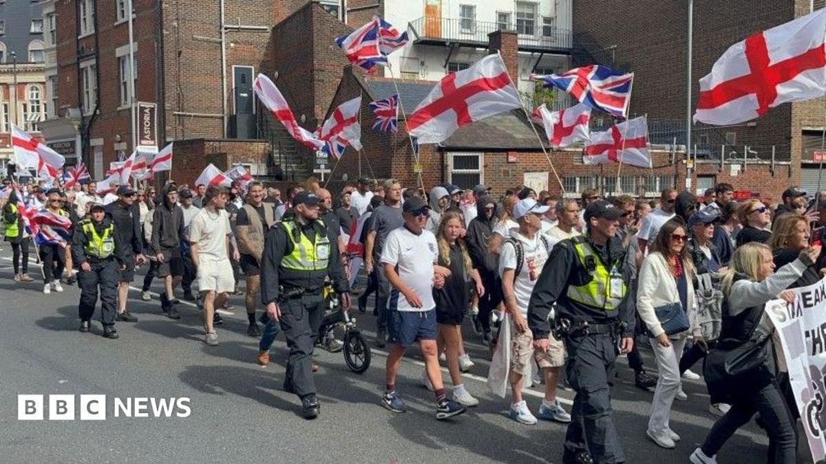 Rival protests in Portsmouth as face masks banned
