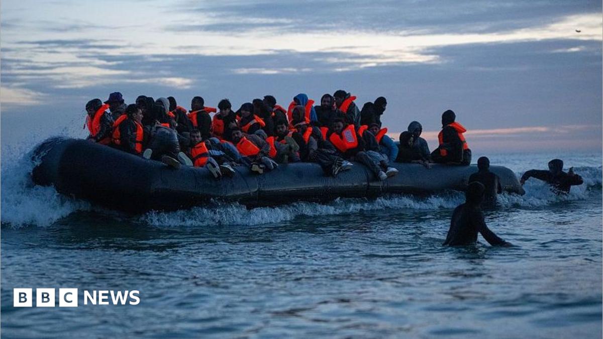 UK-France 'one in, one out' migrant scheme scrapped