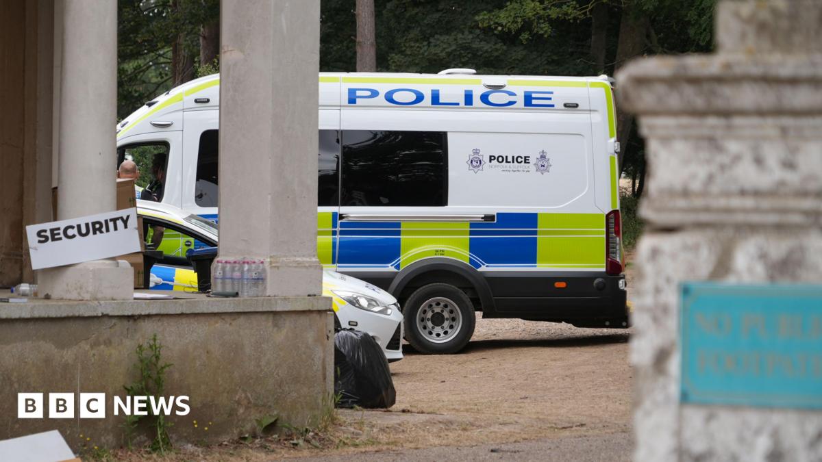 Police given more time to question men over Islamic event threat