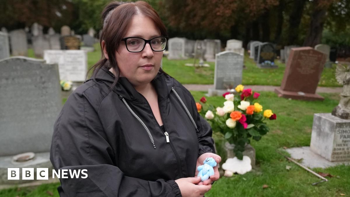 Jailed funeral boss angers families with 'apology'