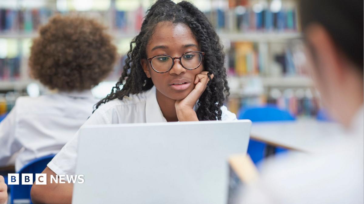 Schools not ready for AI and 'crying out' for government guidance, report warns