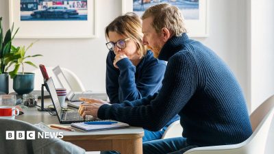 Home sellers cut asking prices on 3,000 properties a day
