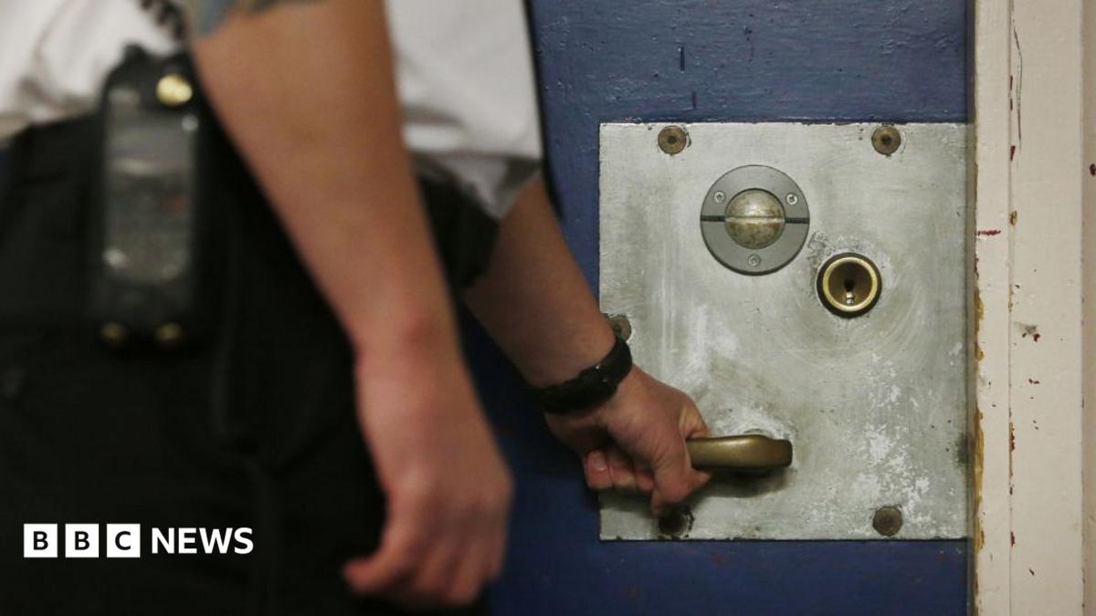 About 700 prisoners to be freed on 1 October under revised early release plans