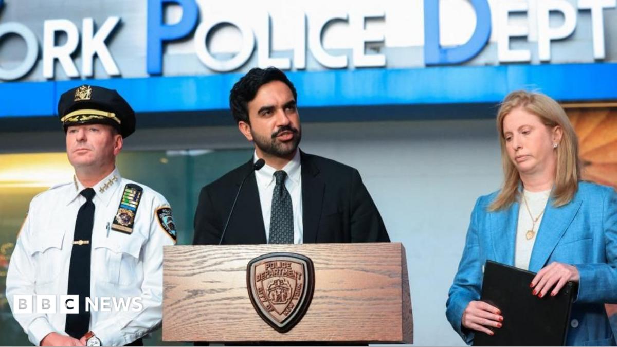 Woman killed in Times Square stabbing, suspect shot dead by police