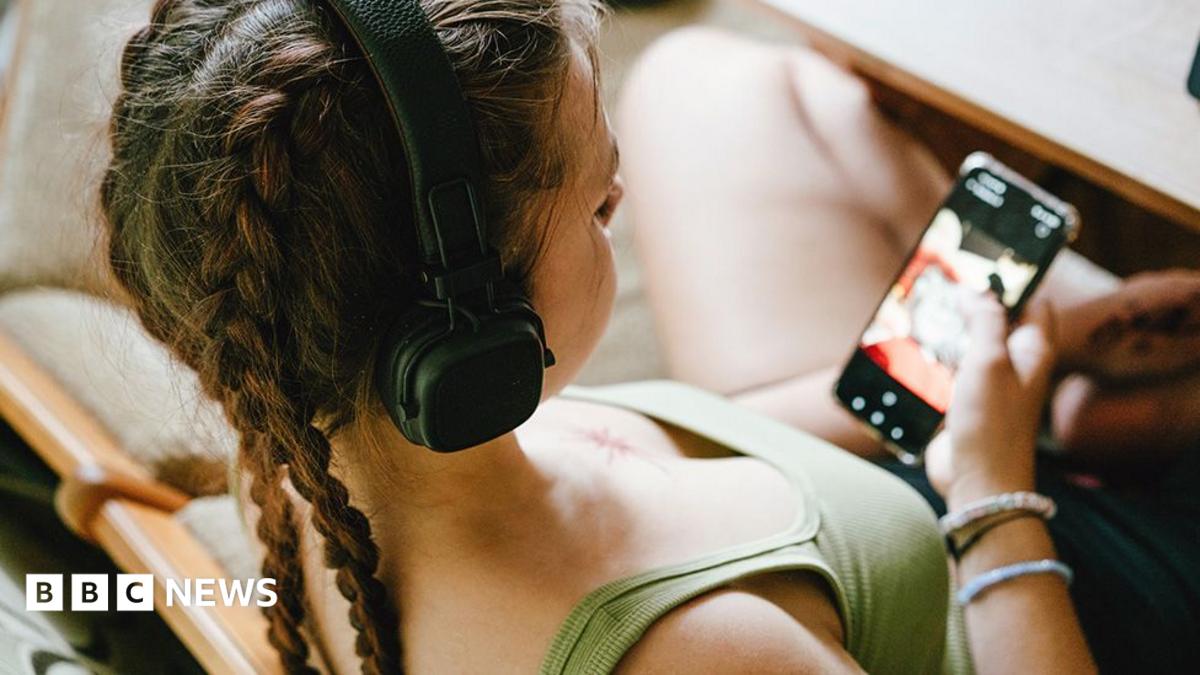 YouTube still recommending eating disorder videos to teens, research finds
