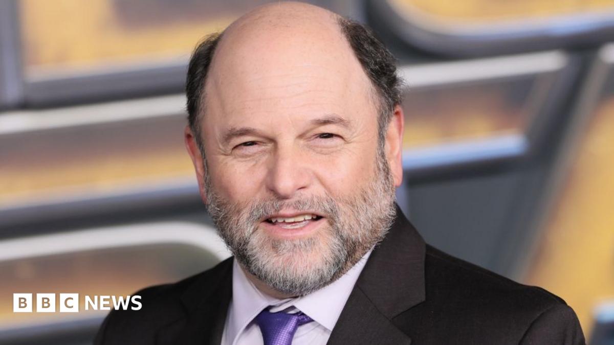 Seinfeld actor apologises to reality star for 'inappropriate' sketch when she was 17