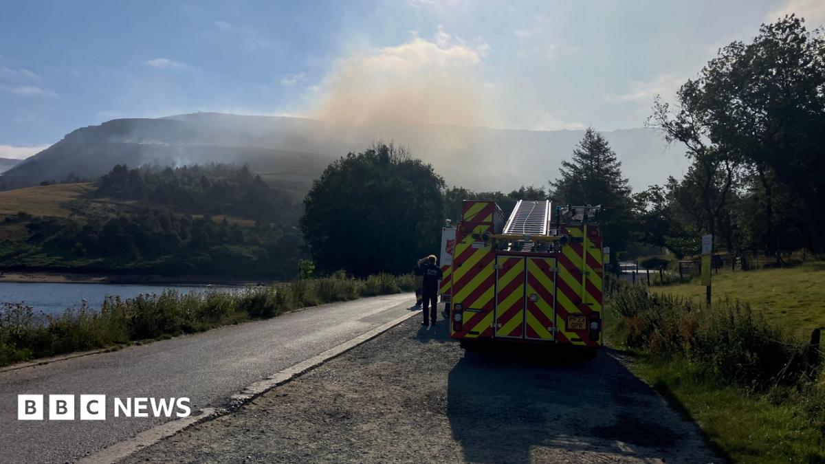 Firefighters could be at moorland blaze for 'days'