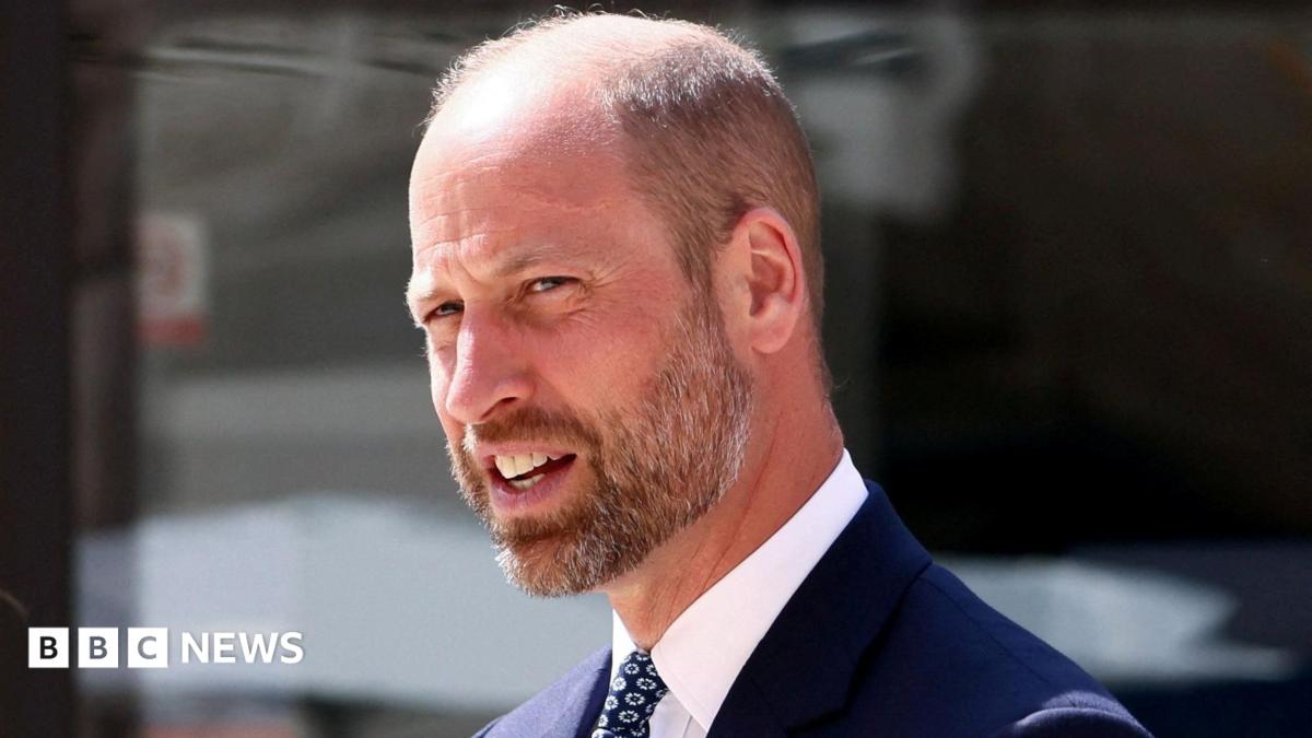 Prince William arrives by electric bus for climate event