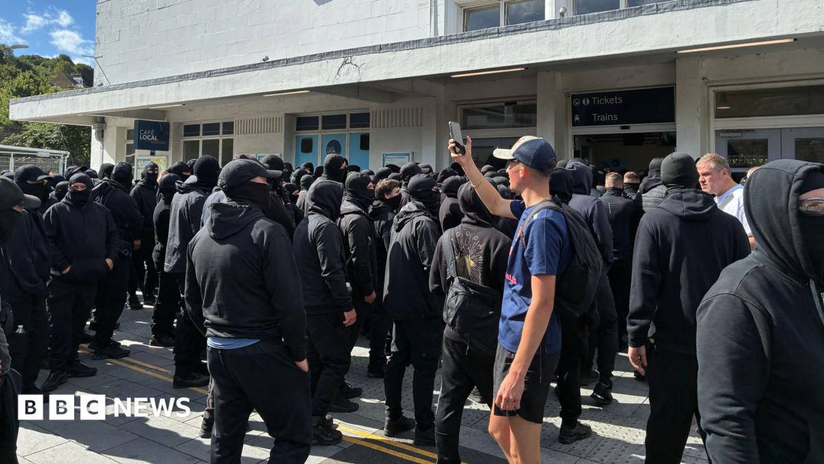 Police slow to respond to Dover protest, says council boss