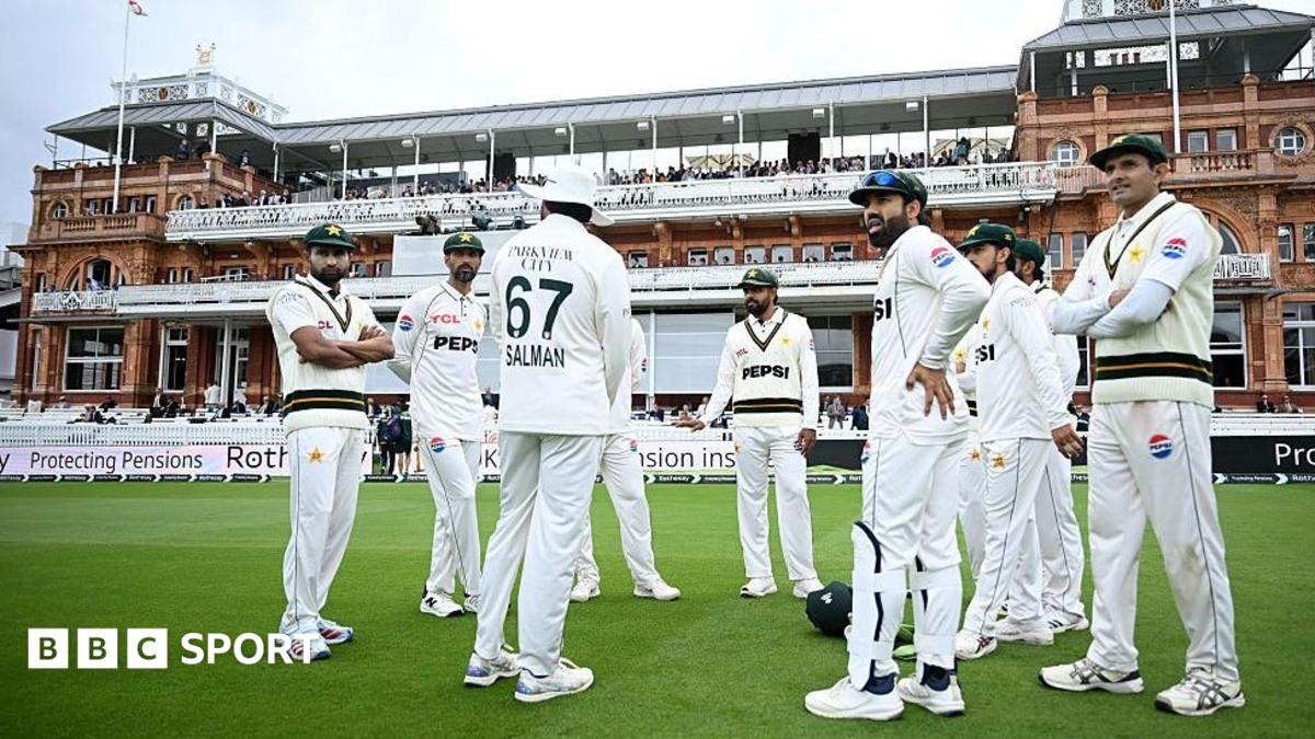 Pakistan drop seven players and release head coach