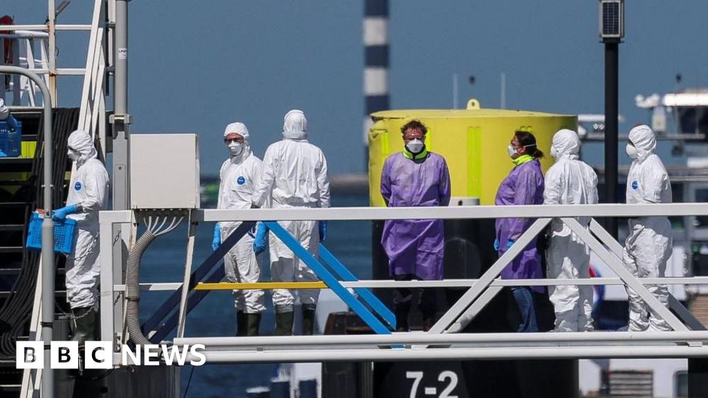 Cruise ship hit by hantavirus outbreak docks in Rotterdam