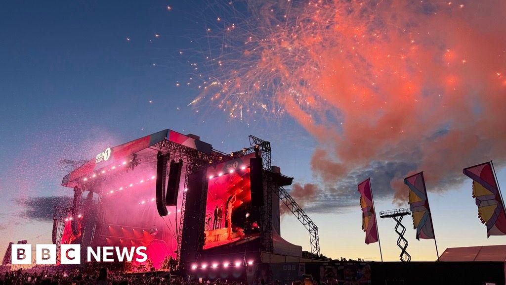 Olivia Dean brings the curtain down on Radio 1's Big Weekend with 'magic' set