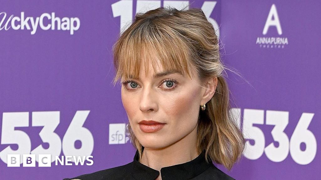 Margot Robbie backs Tudor play 1536: 'Women are still having the same conversations'