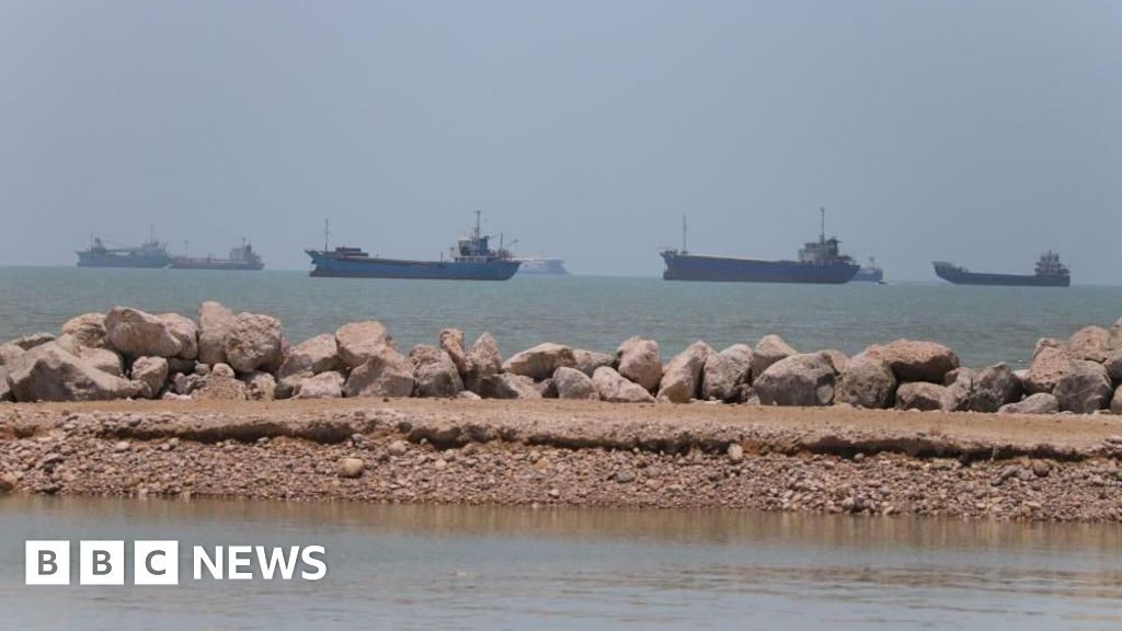 US lifts naval blockade after Iran deal signed