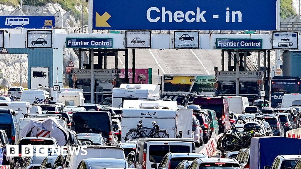 Queues at Dover start to build as new EU border process kicks in