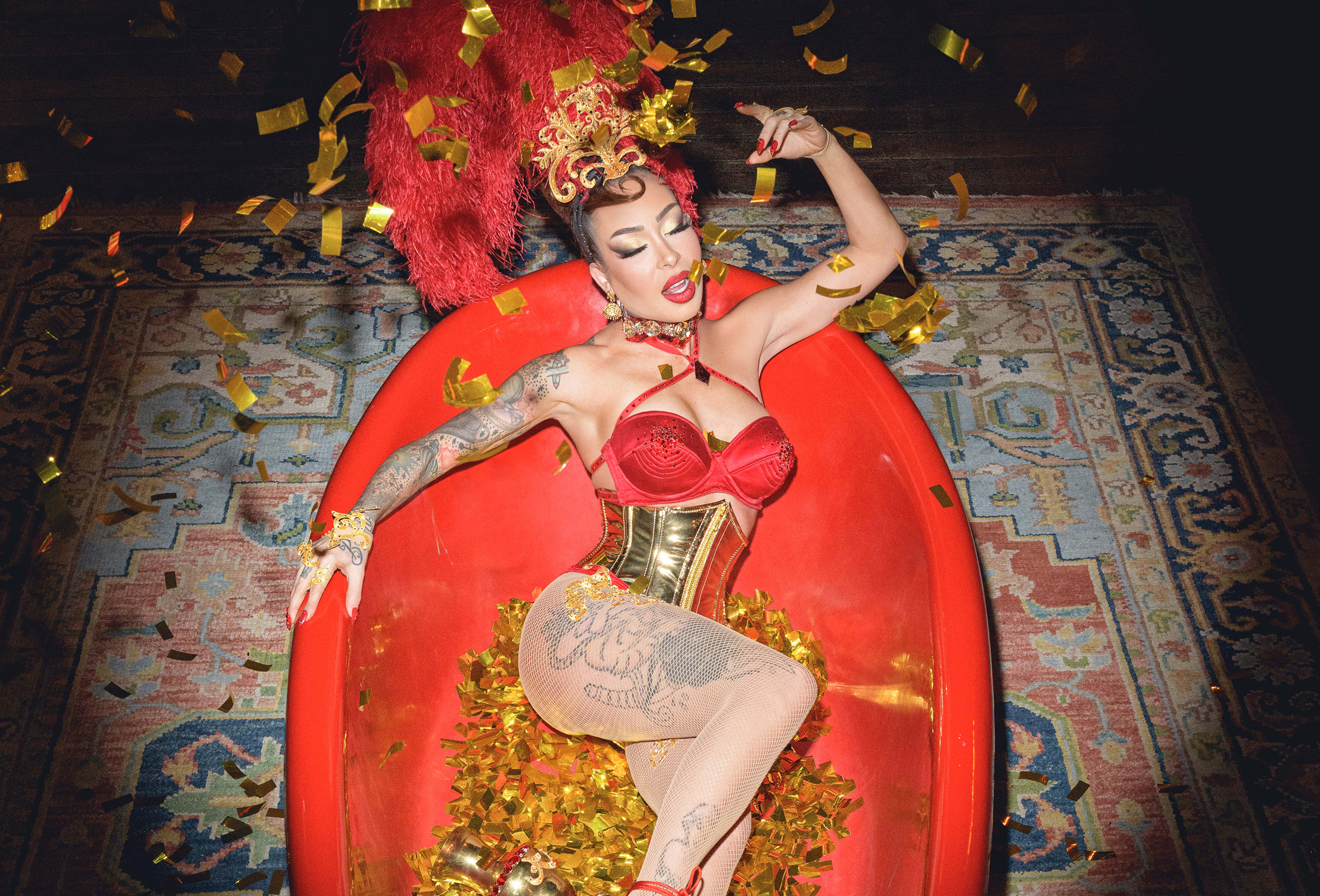 'Tub Club' celebrates the spontaneous spirit of classic burlesque at Doberman