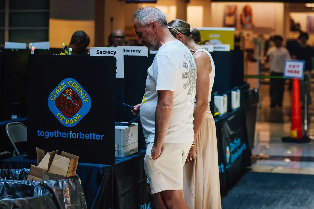 Early, in-person voting kicks off in the Las Vegas Valley