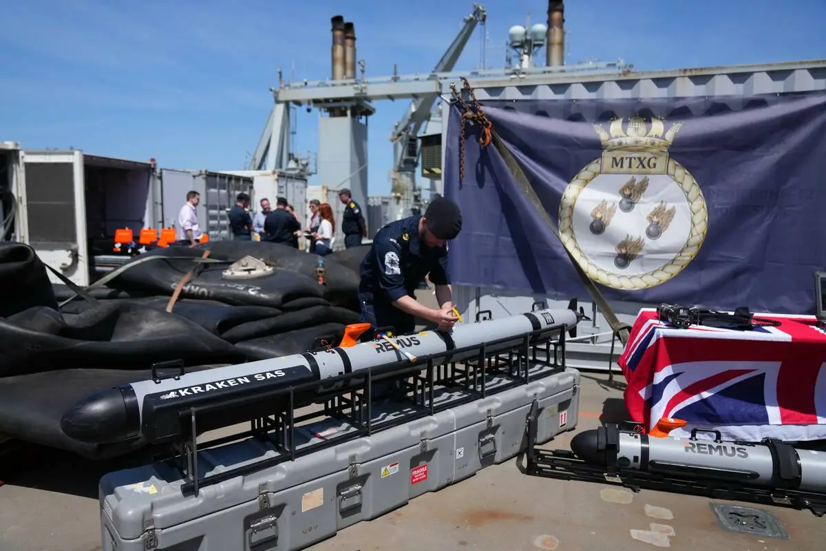 Britain’s navy prepares to clear mines in the Strait of Hormuz while waiting for a peace deal