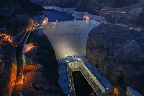 Strong winds force temporary removal of huge American flag at Hoover Dam