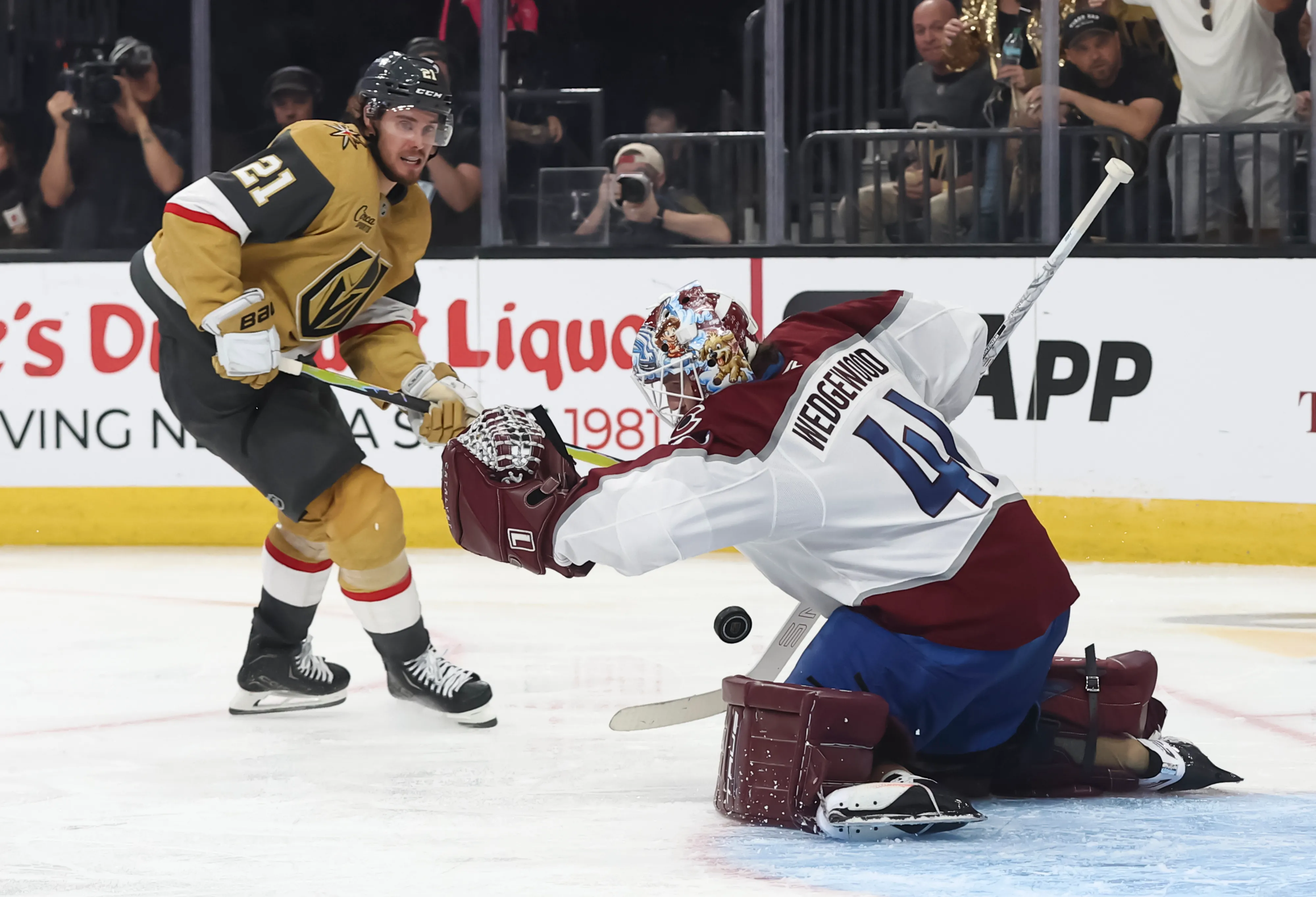 Graney: Fearless Golden Knights tame giant again for 3-0 series lead
