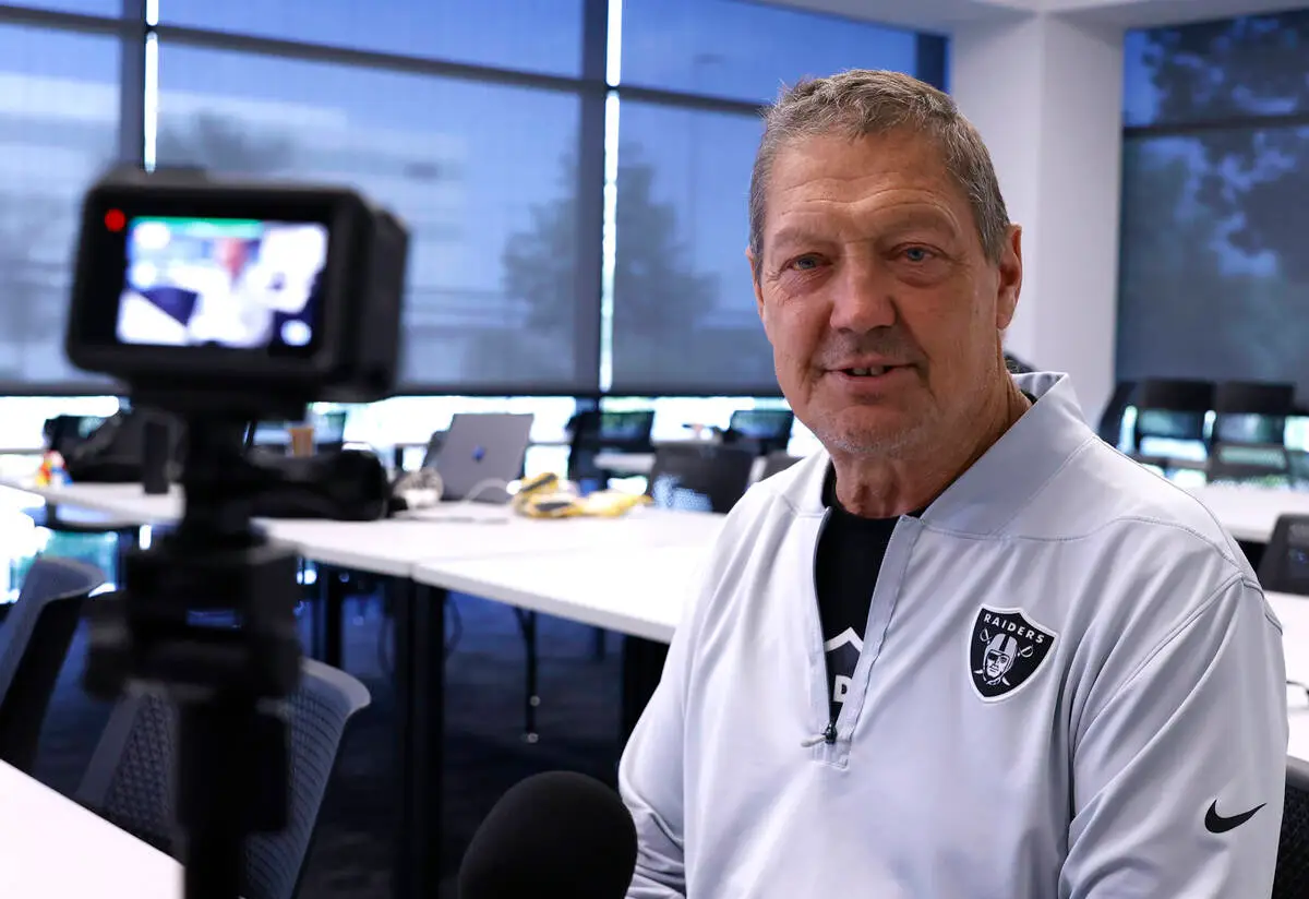 Raiders O-line coach Rick Dennison embraces challenge of improving unit